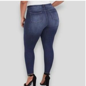Torrid First at Fit Sky High Skinny Jeans Size 24